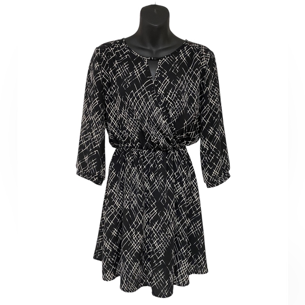 Lush Gigi Black and White Skater Dress with Keyhole Neckline Size Small